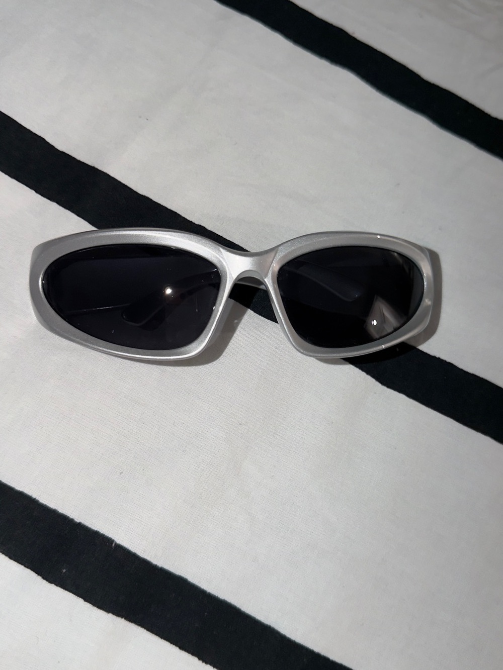 Silver Frame Women's Sunglasses - Modern Cat-Eye Style